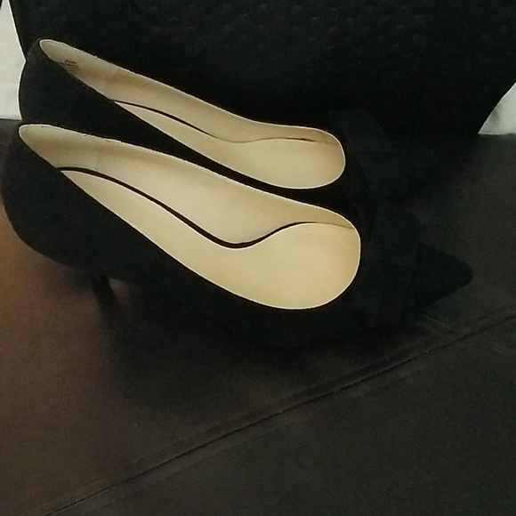 Nine West Black Suede Pumps  91/2M - Picture 2 of 8